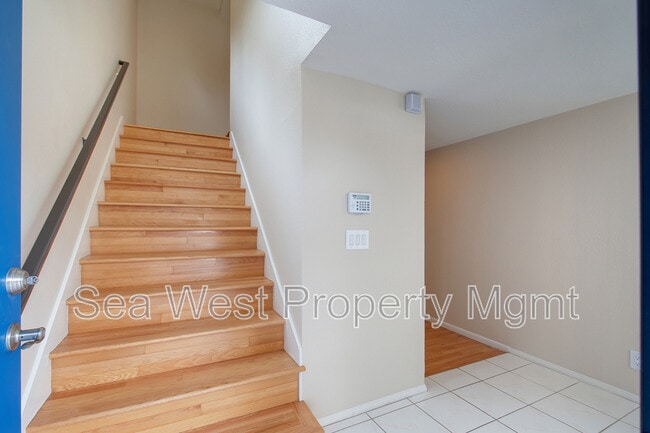 Building Photo - 846 S Cedros Ave