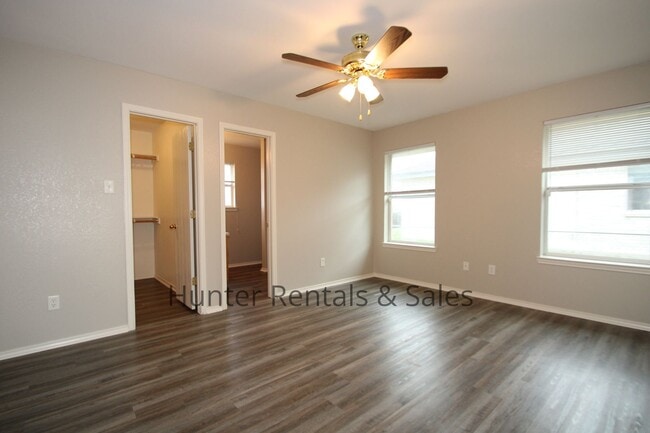 Building Photo - Hymesa Estates!