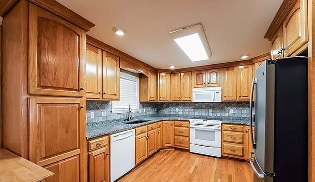 Building Photo - 6798 Oak Leaf Ln