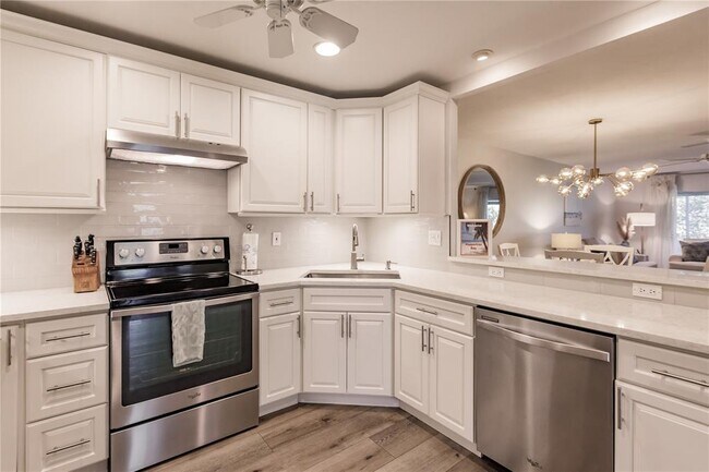 Building Photo - 1200 E Peppertree Ln