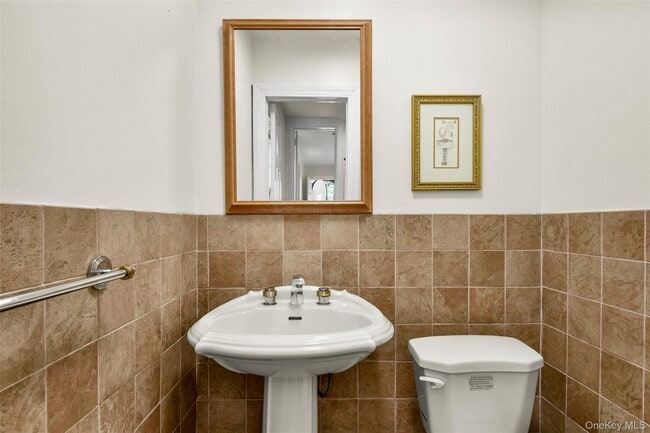 Building Photo - 506 Siwanoy Pl