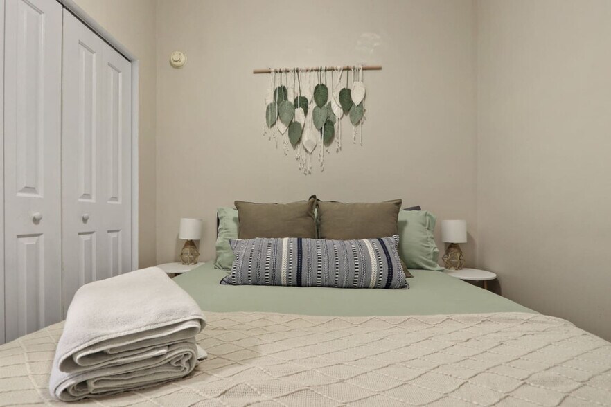 Building Photo - 4934 Kingston Ave