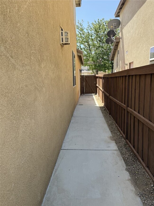 Building Photo - 12394 Freeport Dr