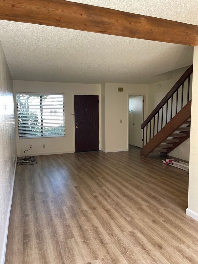 Building Photo - Upgraded Walnut Meadows Condo