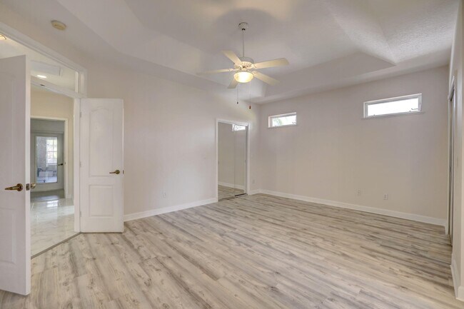 Building Photo - 8028 Plantation Lakes Dr