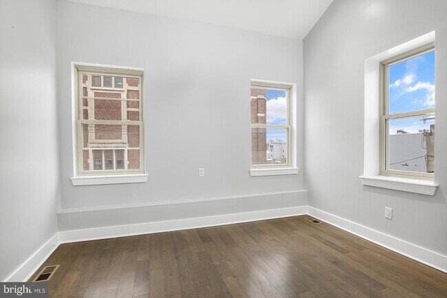 Building Photo - 2512 Frankford Ave