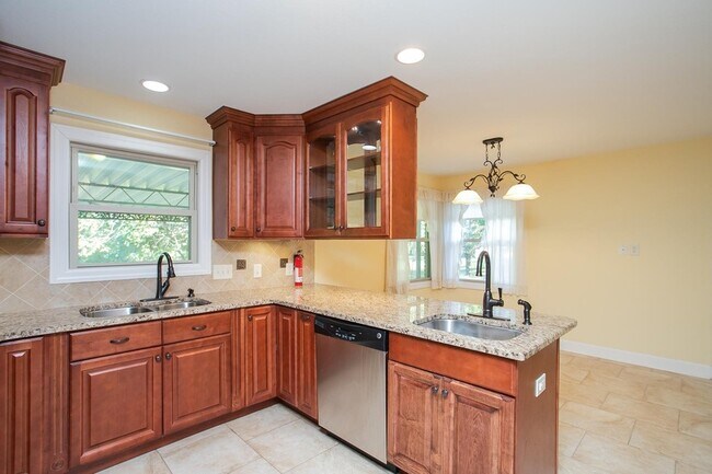 Building Photo - 2425 Mansker Dr