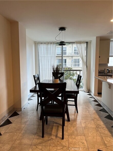 Building Photo - 10747 Wilshire Blvd