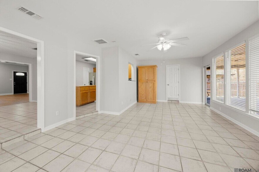 Building Photo - 18596 White Oak Dr