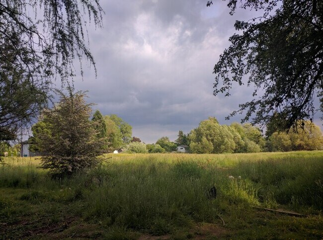 Building Photo - 19105 NE 112th Ave