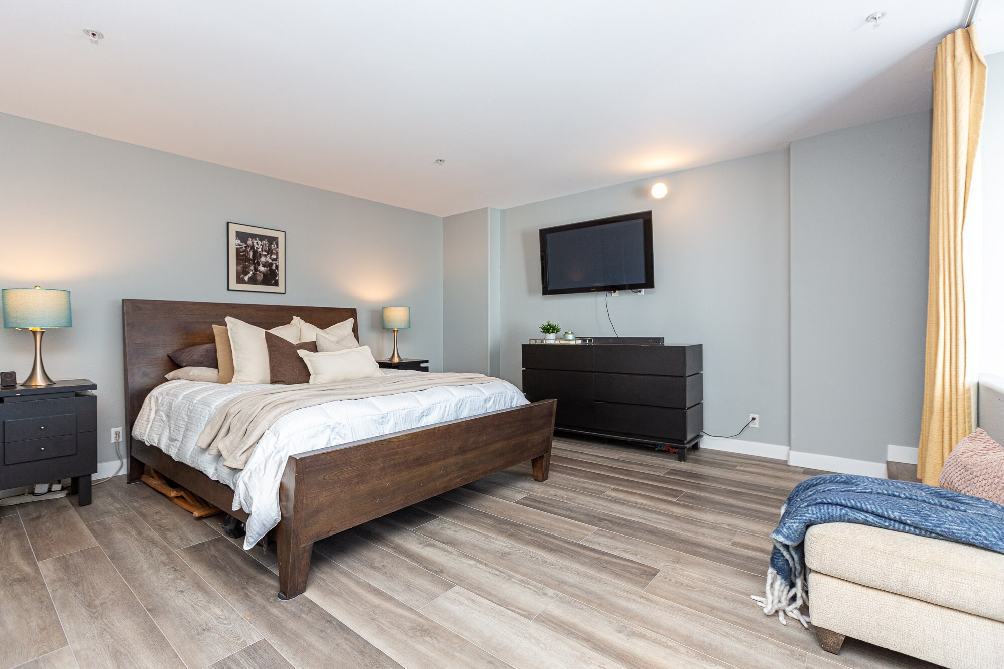 Building Photo - 346 1st St