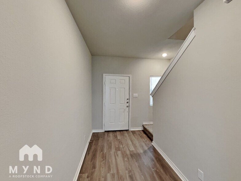 Building Photo - 6327 Sycamore Run