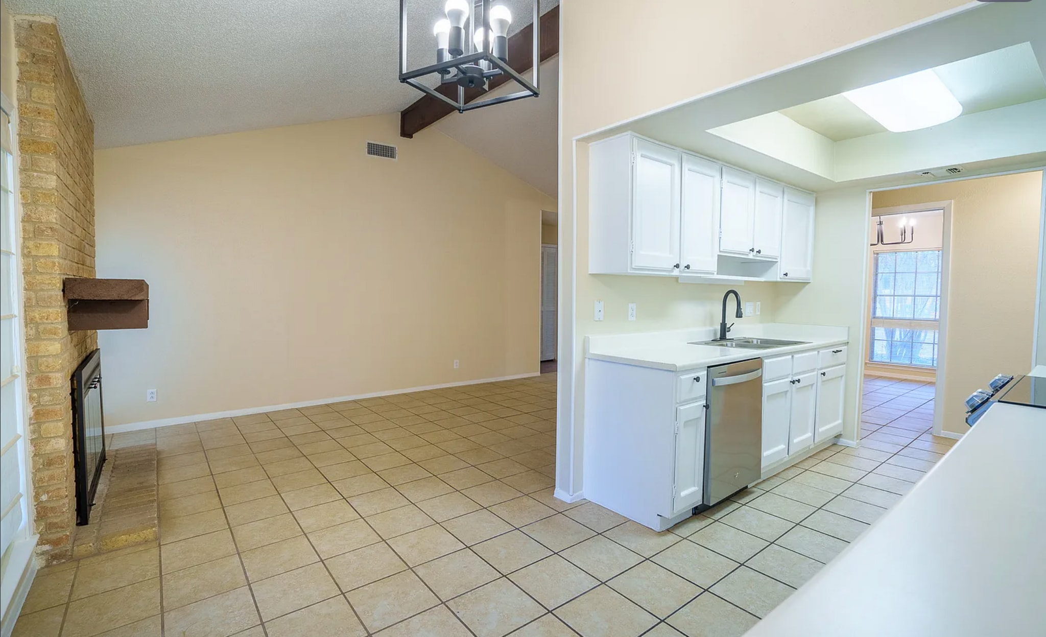Building Photo - 8806 Thatch Dr