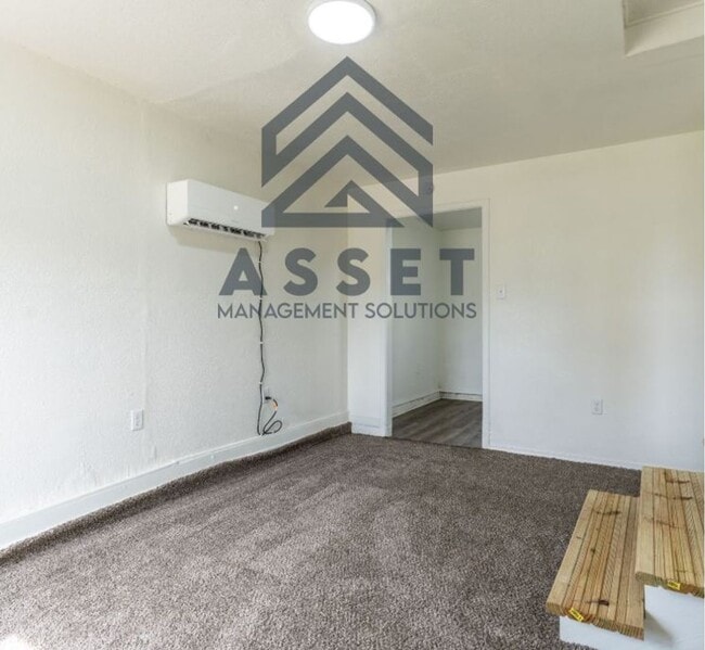 Building Photo - 3-Bedroom Available!