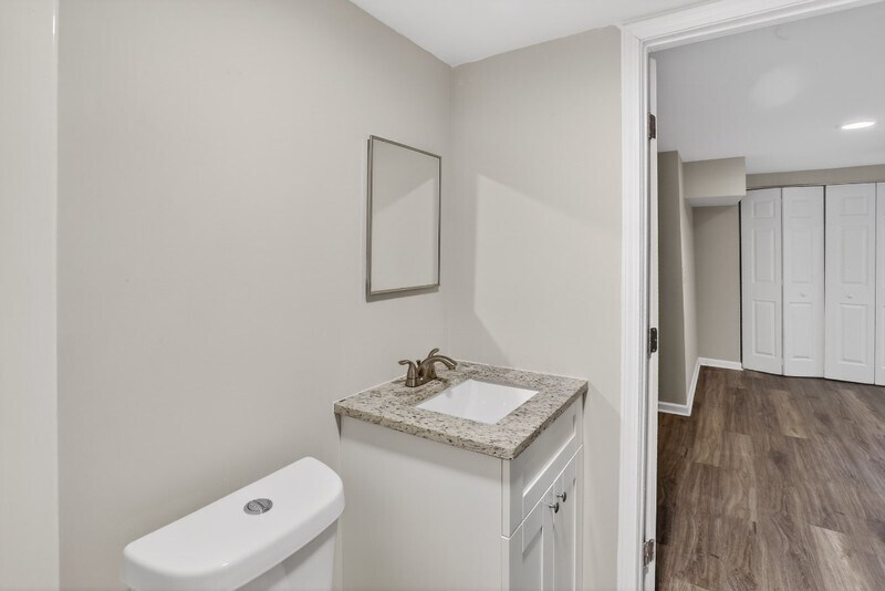 Building Photo - 586 Oakside Dr SW