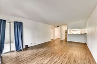 Building Photo - Updated Oak Lawn Condominium - Must See!!!