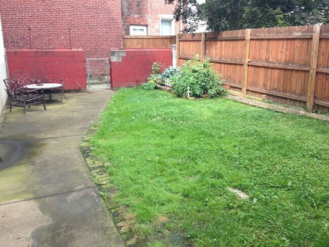 Building Photo - 104 S 18th St