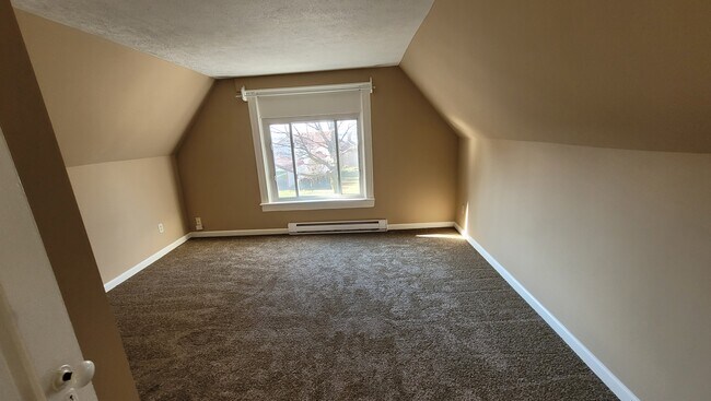 Building Photo - 351 Short St