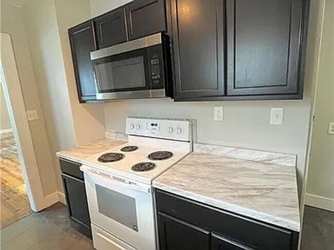 Building Photo - Charming, Updated 3-bedroom 2-bath home!!