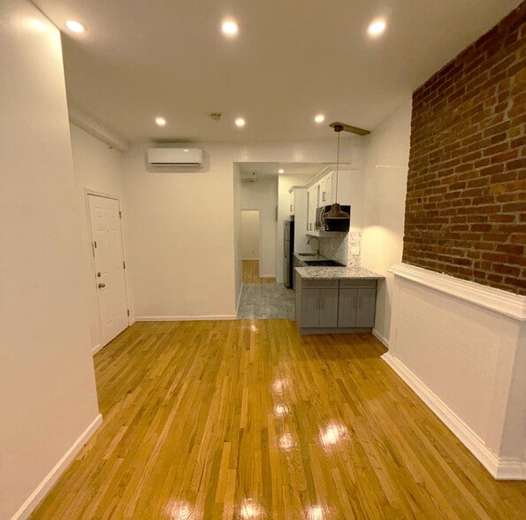 Building Photo - 446A Hancock St