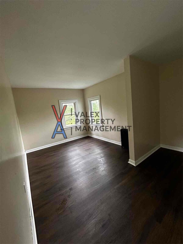 Building Photo - 34 cemetery street