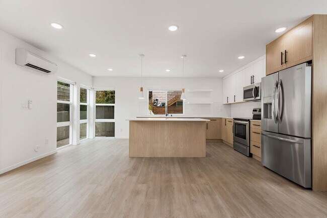 Building Photo - Modern Standalone Townhome with Private Rooftop Deck