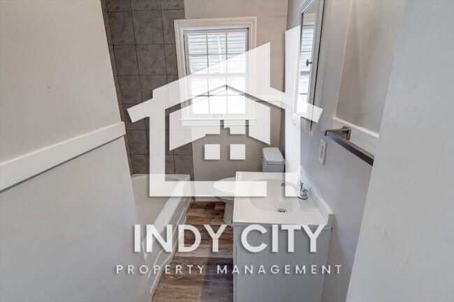 Building Photo - 3714 N Lesley Ave