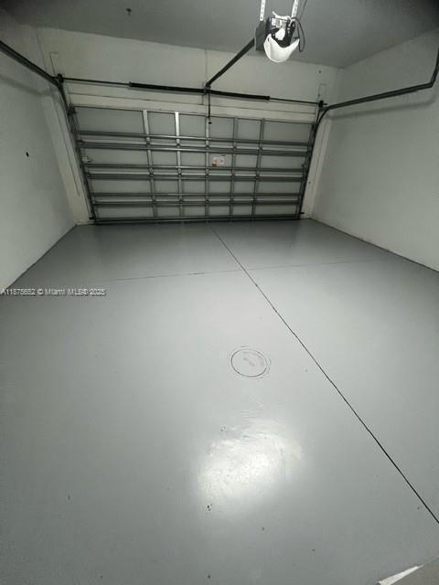 Building Photo - 440 NE 35th Ct