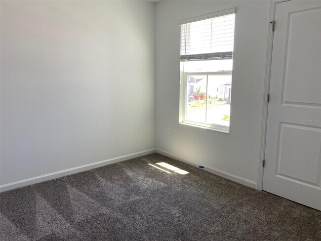 Building Photo - 725 Reggie Rd