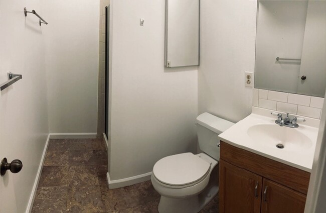 Building Photo - Great Condo in WeHo for Rent