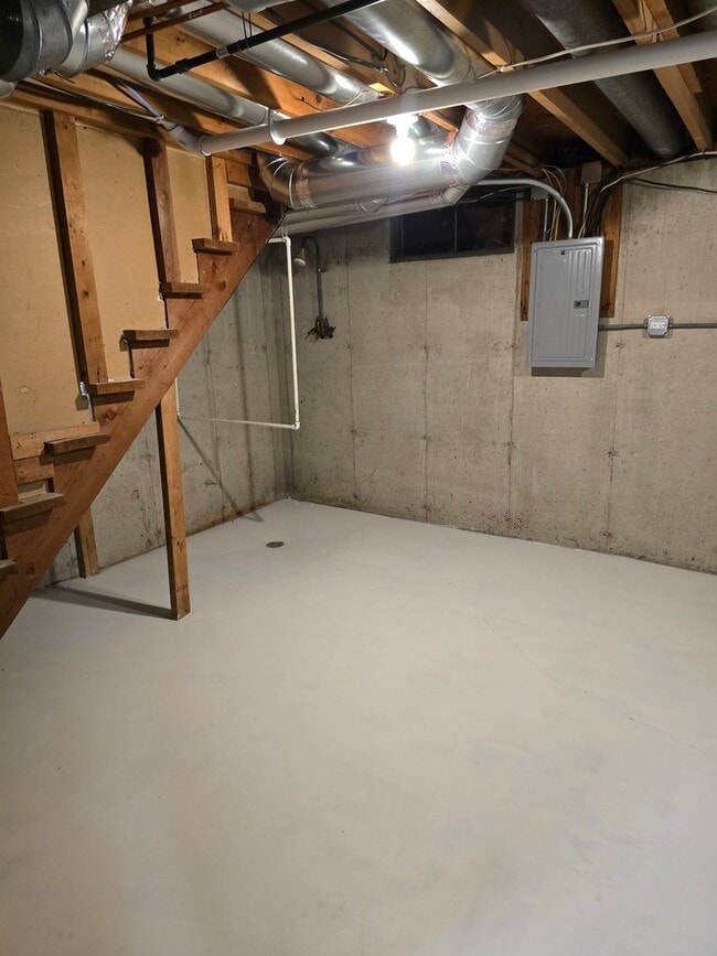 Building Photo - 4 Acorn Ln