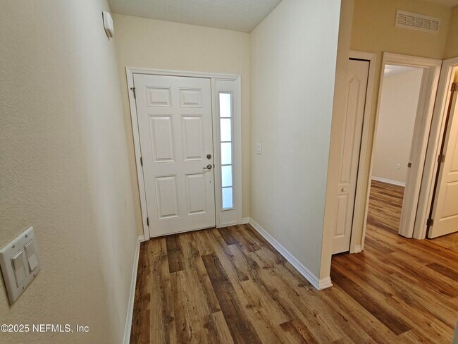 Building Photo - 223 Osprey Marsh Ln