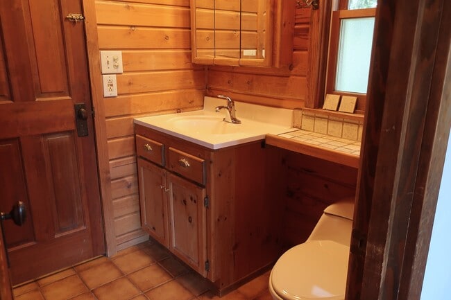 Building Photo - 3601 10th St SE