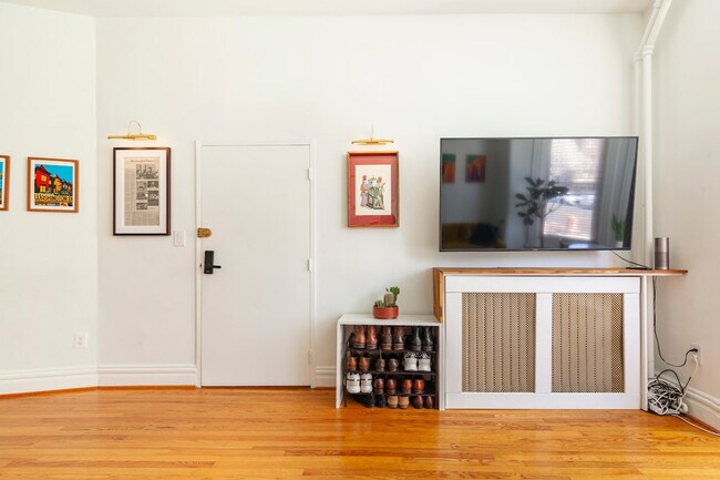 Building Photo - 1709 New Hampshire Ave NW