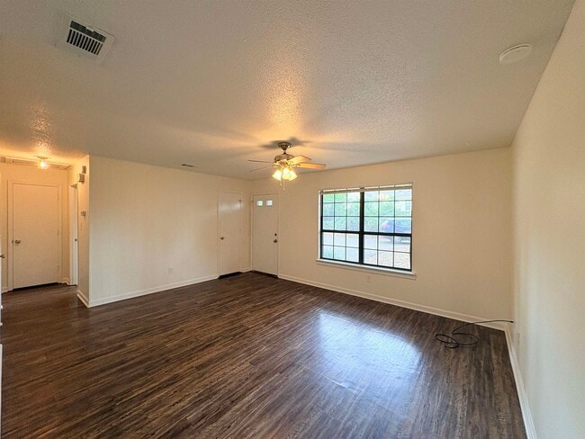 Building Photo - 1543 Coombs Dr