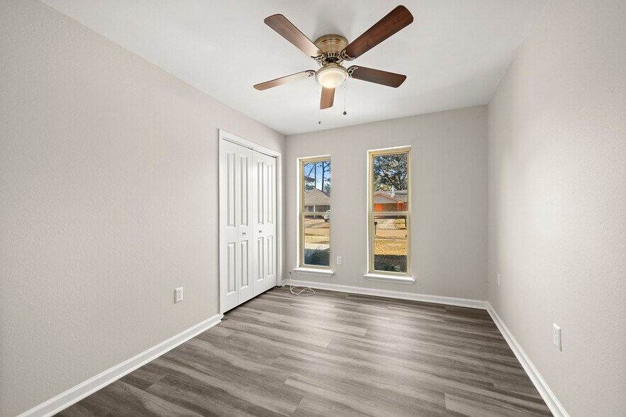 Building Photo - 9219 Baronne Dr