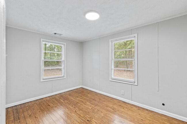 Building Photo - 324 Forest Rd