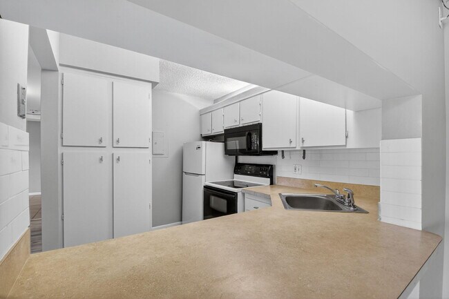 Building Photo - 629 Sea Pine Way