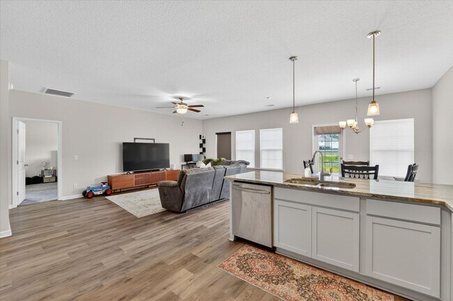 Building Photo - AVAILABLE MAY 2026  [PET FRIENDLY]