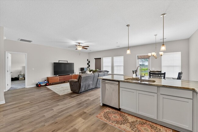 Building Photo - AVAILABLE NOW! (Pet Friendly) | $600 RENT CREDIT