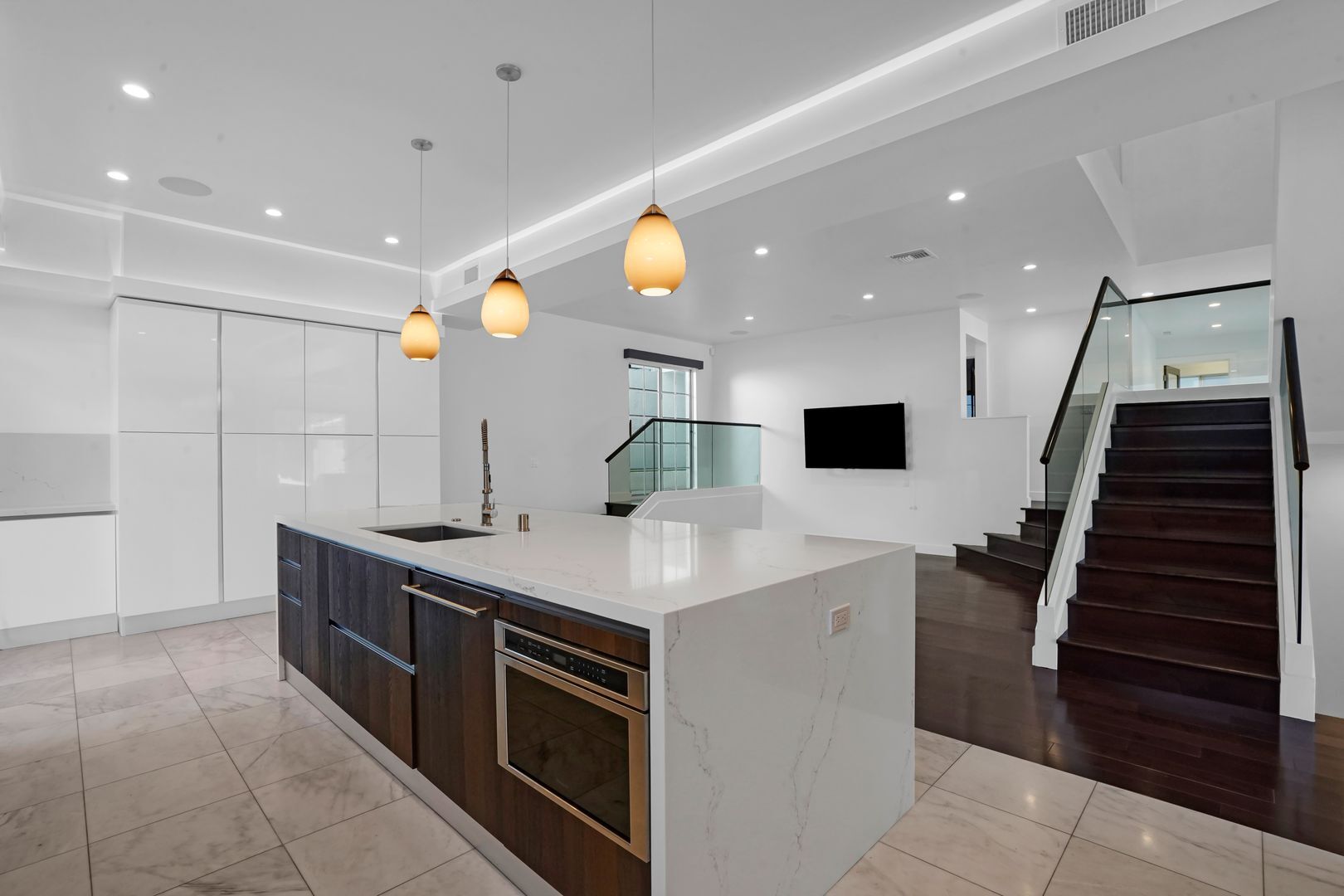 Building Photo - Experience Modern Luxury in this Stunning 4-Bedroom Smart Home in the Heart of 90027