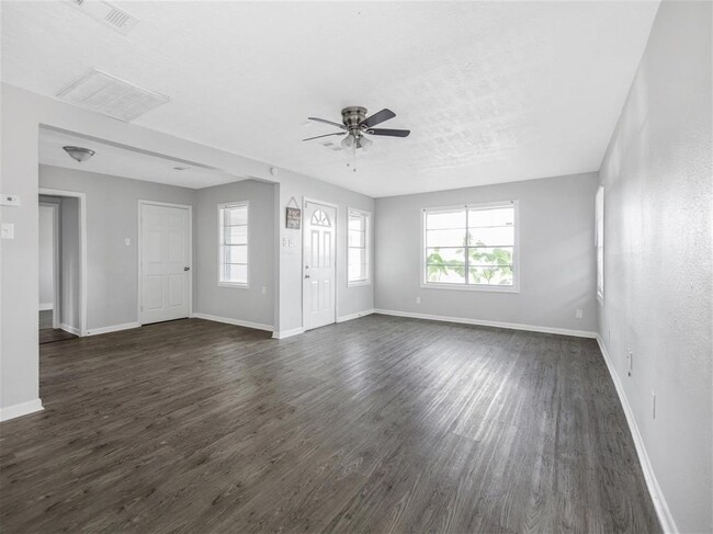 Building Photo - 3810 Lehall St