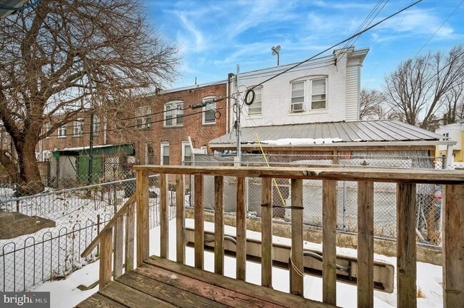 Building Photo - 401 W Fisher Ave