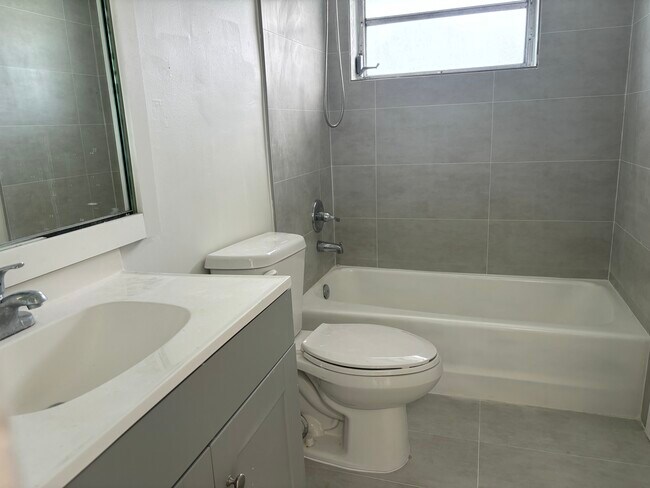 Building Photo - 5904 SW 27th St