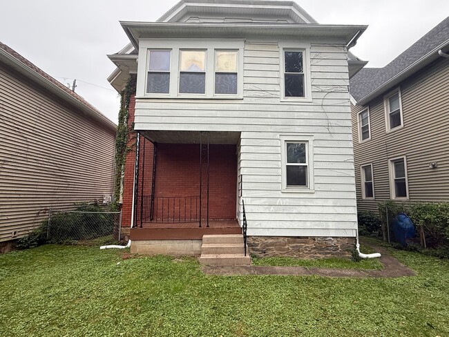 Building Photo - Charming 4-Bedroom Single-Family Home | Se...