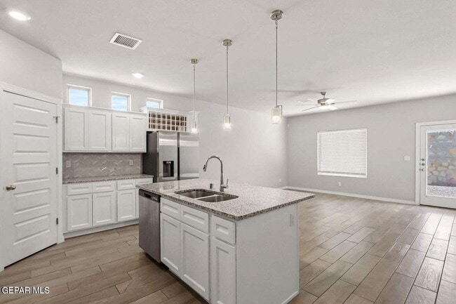Building Photo - 13186 Emerald Isle St