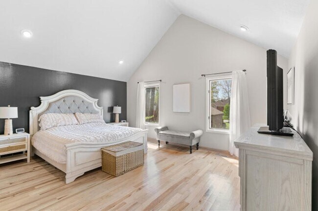 Building Photo - 840 E Gaslight Dr