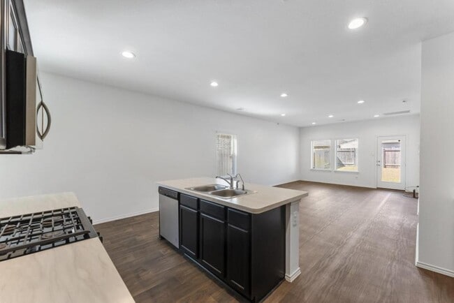 Building Photo - 14678 Cyn Pnes Ln