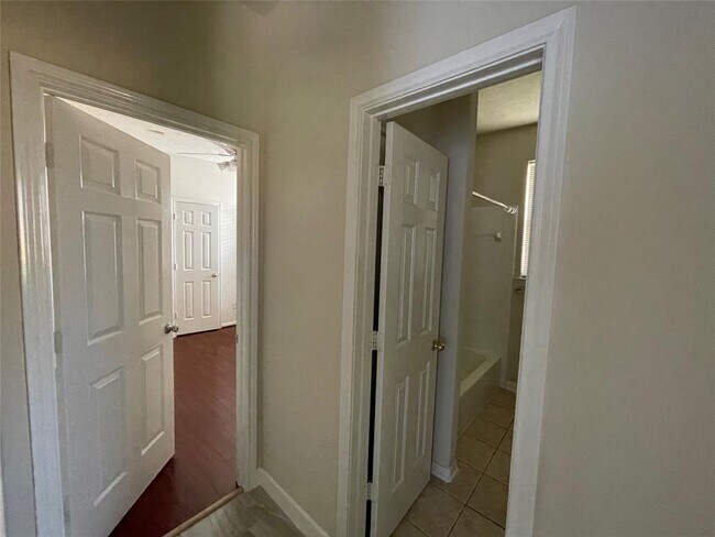 Building Photo - 5934 Heathmoor Ln