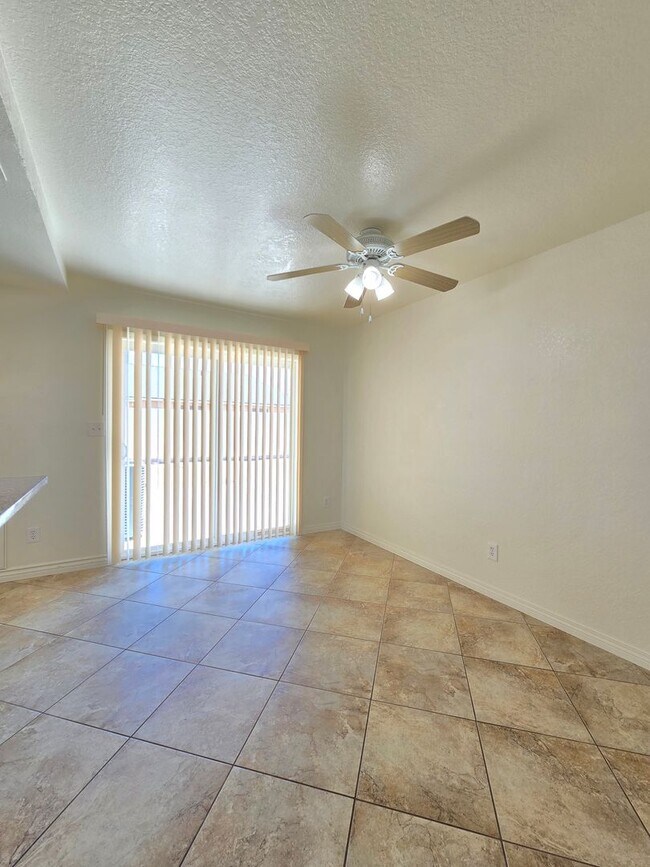 Building Photo - For Rent in California City – 3 Bed / 2 Ba...